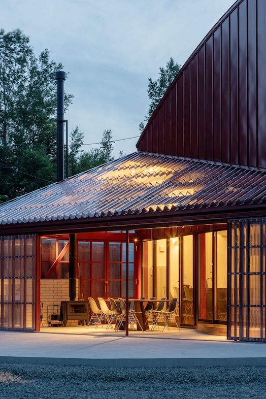 Villa Hokuto｜【外観】夕暮れ時にだんだんと赤く染まる外観