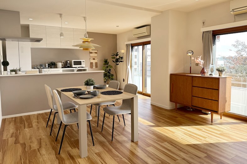 つつじヶ丘マンションスタジオ / 高商スタジオ｜【5F】オークとグレーで北欧を感じさせるダイニング