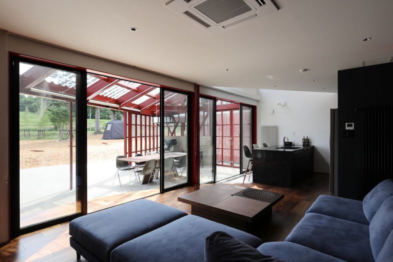 Villa Hokuto｜【リビング】北海道産家具が映える主役級の空間で、団らん風景や人物、CM、商品などの撮影ができる