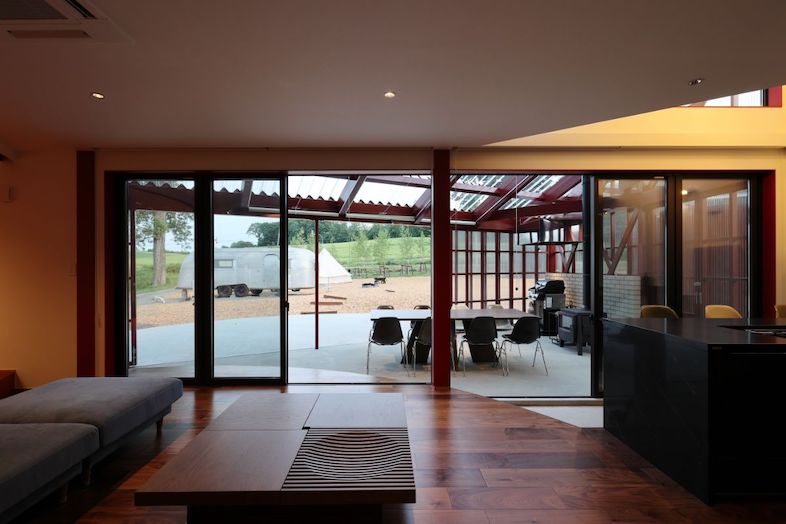 Villa Hokuto｜【リビング】ゆっくりと日が落ちる情景も写し取れる