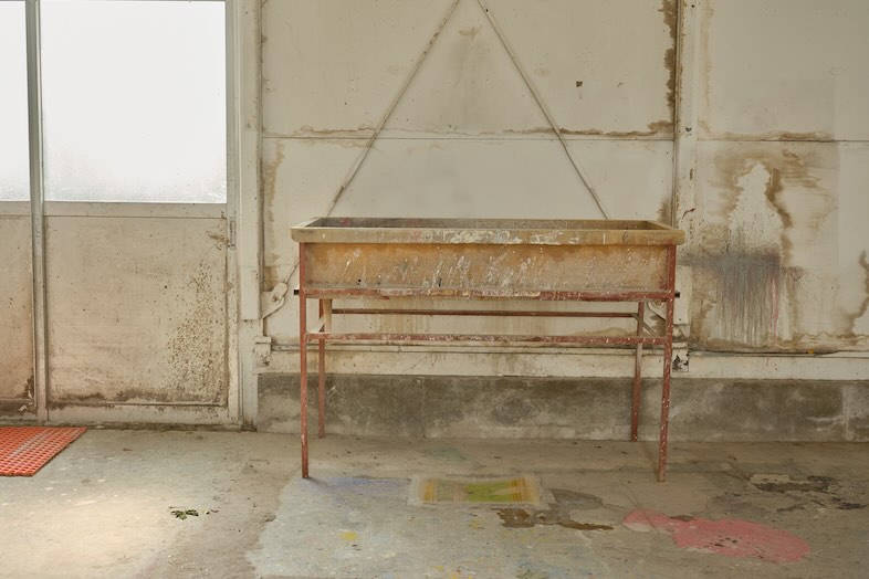 服部プロスタジオ PART1｜塗装の剥がれ具合が味わい深いアーティストの元アトリエ