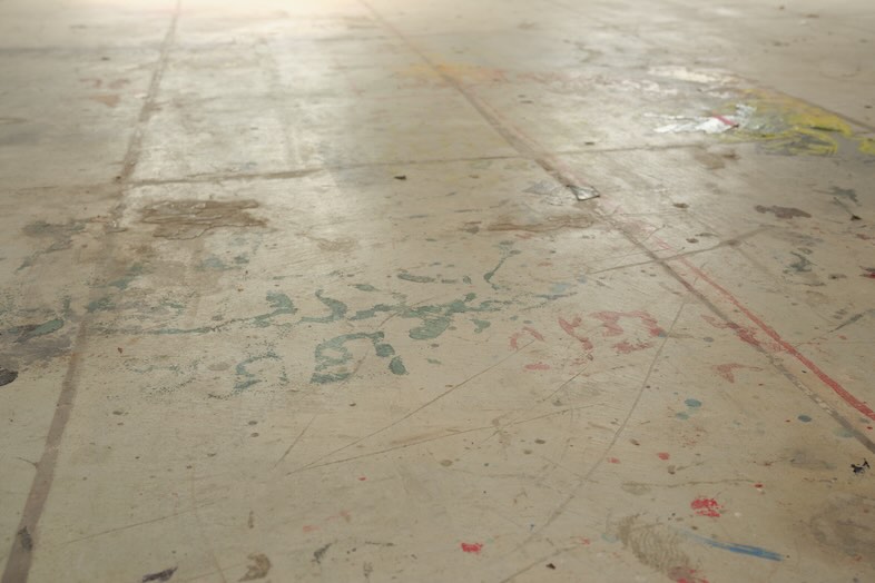 服部プロスタジオ PART1｜ペイント跡など敢えて使用感を残すことで臨場感溢れるカットが撮れる