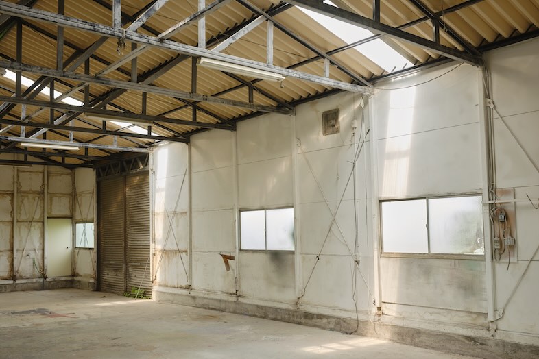 服部プロスタジオ PART1｜日差しが差し込む天窓の一角