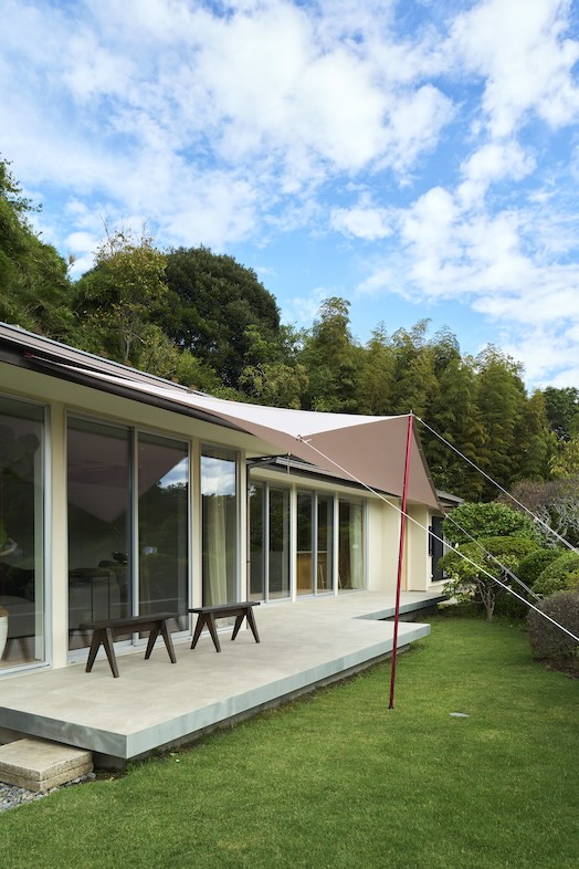 J studio 鎌倉 丘の家｜青空と庭の抜け感が魅力なので、屋外スチールや自然光ポートレートにぴったり