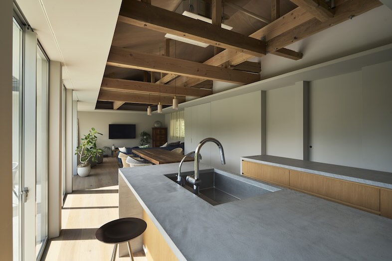 J studio 鎌倉 丘の家｜奥行きを活かしてウォークスルー動画や対談ムービー、食卓シーンの広告撮影にぴったり