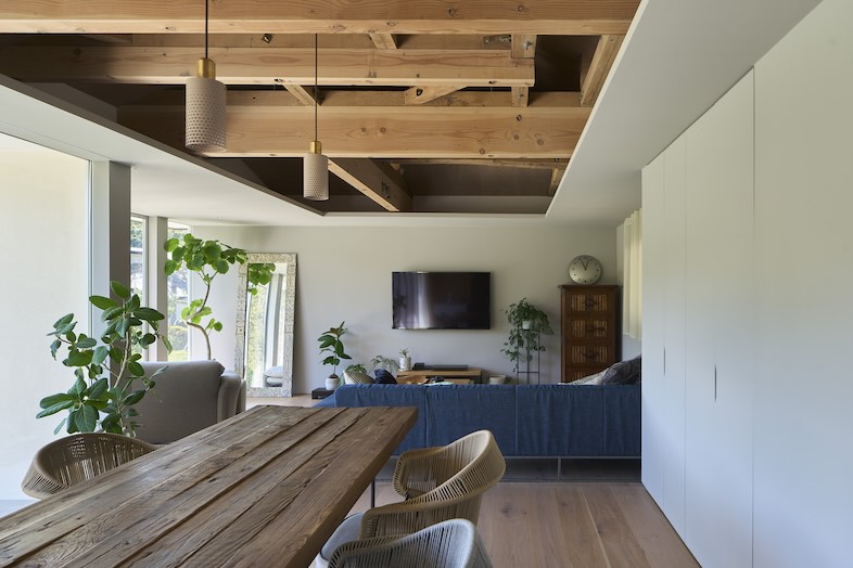 J studio 鎌倉 丘の家｜リビングとテラス、庭が繋がる設計なので、ナチュラルライフの撮影にも最適