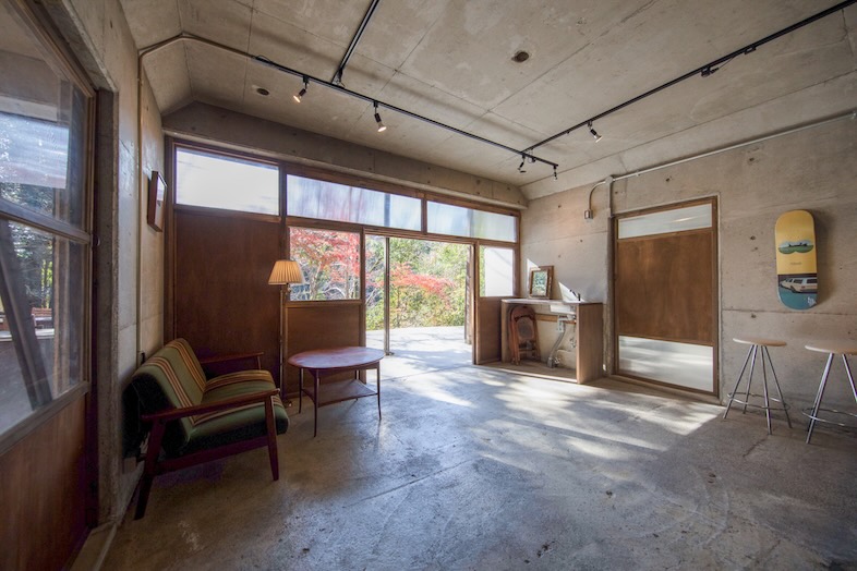 unbox okuōme｜【Main room】ファッション撮影にも映えるコンクリート壁と大開口窓