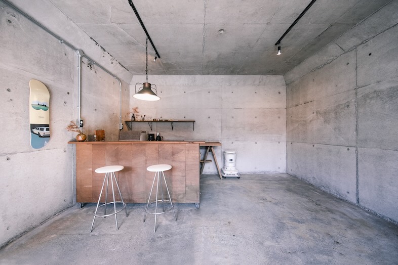 unbox okuōme｜【Main room】秘密基地や隠れ家のような空間でガレージやアウトドア風のシーンも撮れる