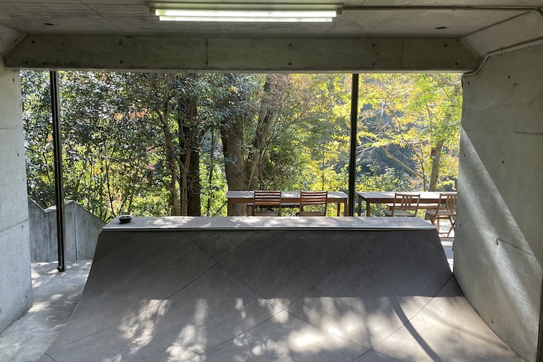 unbox okuōme｜【mini-ramp】自然光が差し込むミニランプスペースで動きのある撮影が可能に