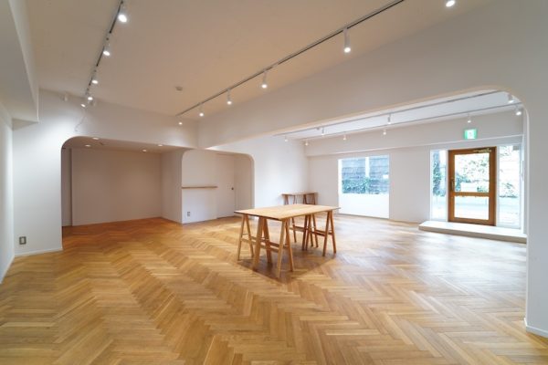 シンプルな背景はどんなシーンにも馴染みます