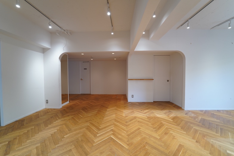 GOBLIN.表参道SIDEWALK店｜R壁を背景に、アパレル撮影や商品撮影が可能