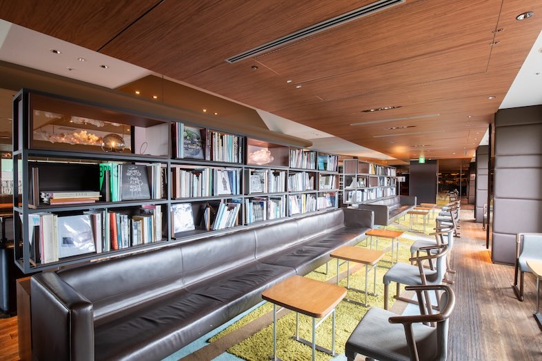 GOBLIN.半蔵門LOUNGE店｜本に囲まれた知的な空間で対談やポートレート撮影が可能