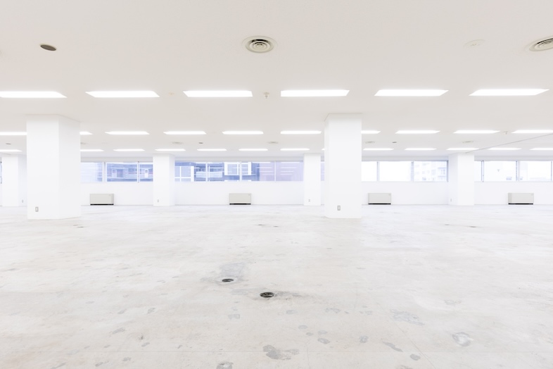 GOBLIN.海岸HALL店｜味のある質感のコンクリート床も背景に撮影可