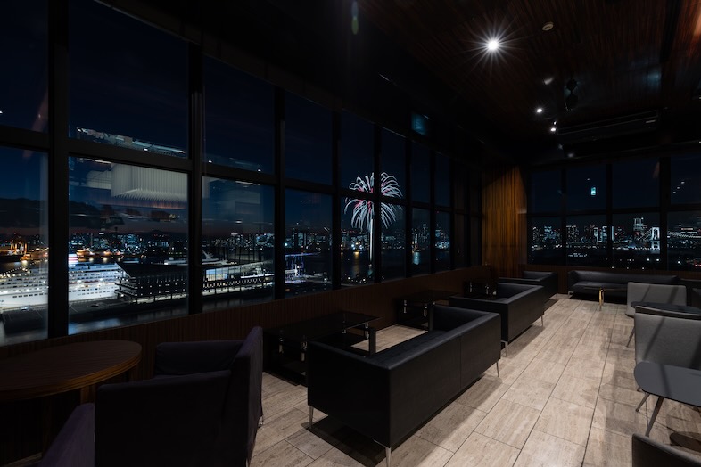 GOBLIN.お台場BLDG店 -BAR-｜ダイナミックな夜景が広がりロマンチックな雰囲気
