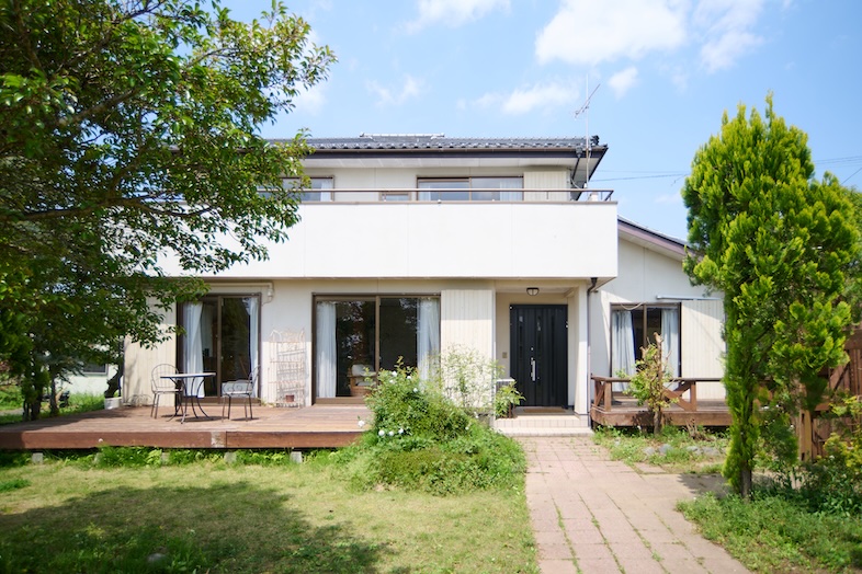 NORMAN HOUSE 東松山｜広い庭と外観を活かし、映画やCMの導入カットに