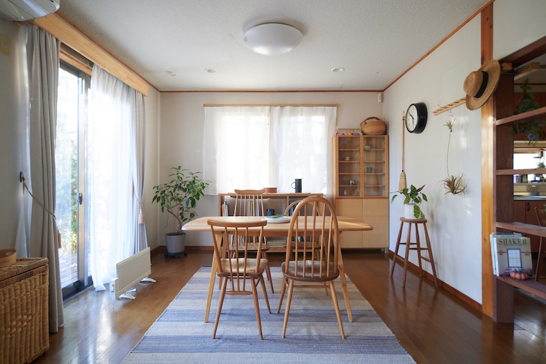 NORMAN HOUSE 東松山｜家族の食卓シーンや生活感ある撮影に最適な自然光がたっぷり入るダイニング