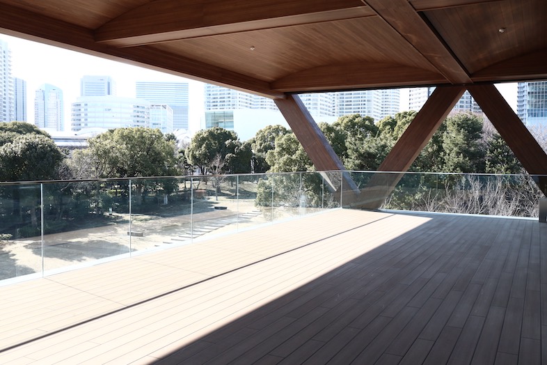 CRAZY GRANDE MAISON｜【テラス】パーティーやレセプションにも活用できる、ゆとりあるテラス空間