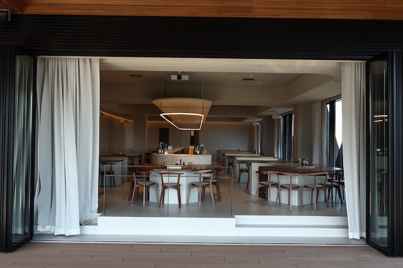 CRAZY GRANDE MAISON｜【3F パーティーフロア】テラスから室内を俯瞰・引きで押さえる撮影にも対応