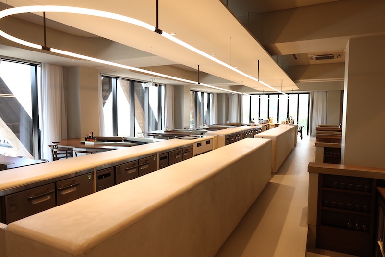 CRAZY GRANDE MAISON｜【3F パーティーフロア】センターキッチンを囲むドラマチックなレイアウトが魅力