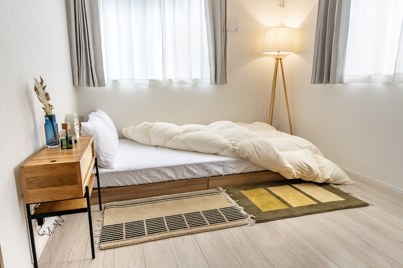 The Confidence House上板橋｜爽やかな自然光が入る寝室