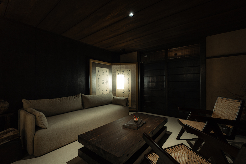 NEFU HAKONE｜団らんや夜の語らいシーンを撮るのに最適な居間