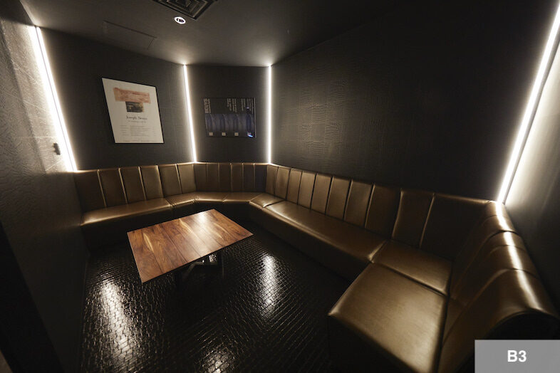 STUDIO CAMELOT｜【B3】黒を基調としたシックなブースは密談やVIPルーム、落ち着いたナイトシーンの撮影に