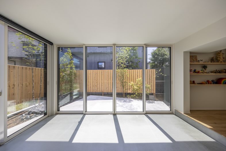 ひかりと土間の家｜大窓から光があふれる南向きのリビング