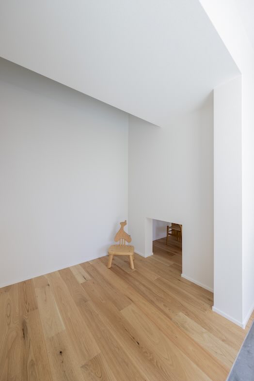 ひかりと土間の家｜白壁と木目のナチュラルな空間は遊び心のある造りにしているのがポイント