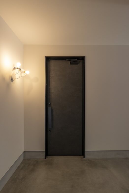 ひかりと土間の家｜ムーディーな雰囲気を演出することで、上質な都会のナイトライフシーンを撮影できる