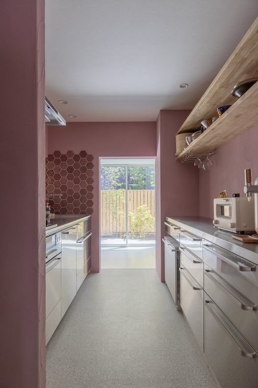 ひかりと土間の家｜生活系ムービーや料理シーン撮影の背景にもぴったりなキッチンエリア