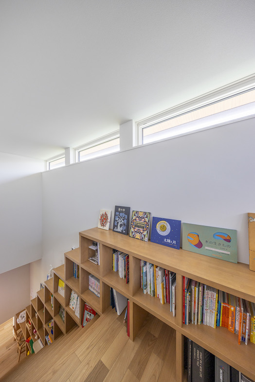 ひかりと土間の家｜階段での子ども・家族・コミュニケーション撮影に