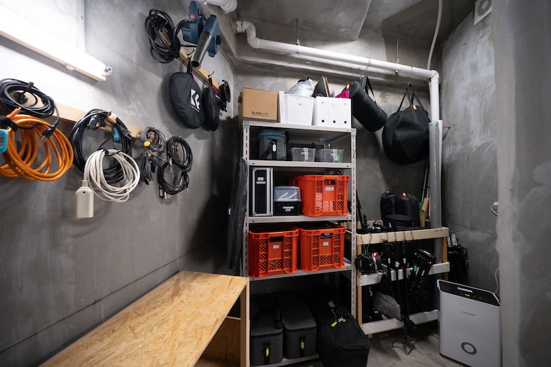 BUNKER STUDIO｜リグ・三脚・ケーブル類も多数完備