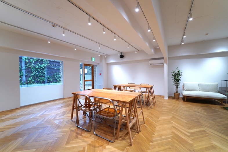 GOBLIN.表参道SIDEWALK店｜レイアウトを変えればオフィスシーンにも最適