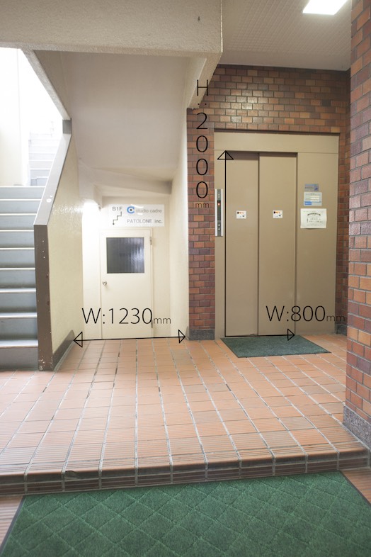 パトローネ ７studio｜搬入しやすいワイドなエントランス