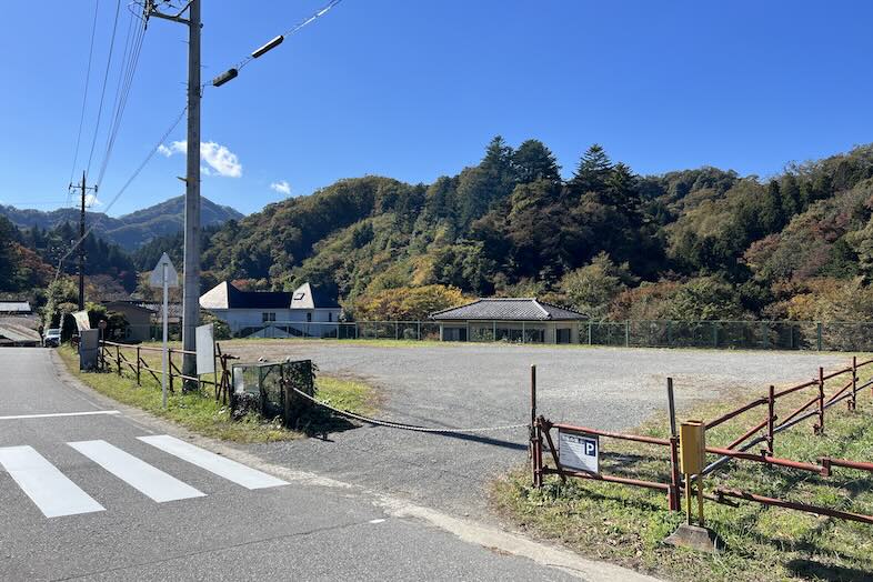south︎｜提携駐車場（乗用車15台以上駐車可。ロケバス、トラック可）