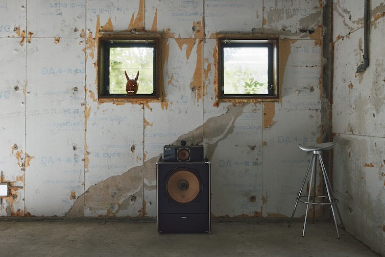 KiN｜【1階】朽ち果てた感じの壁と床の荒さはインダストリアルな表現にぴったり