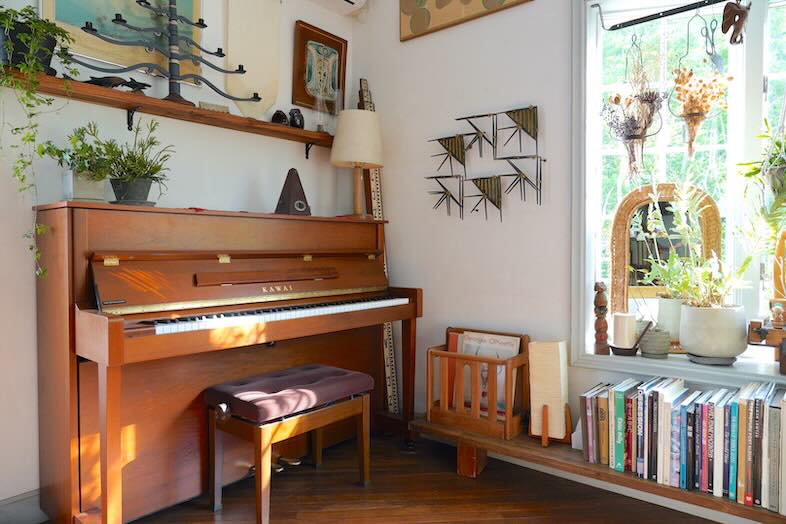 south︎｜アートに囲まれたピアノスペース※音出し撮影も可能です