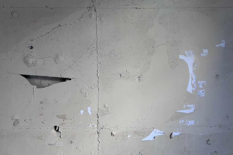 KiN｜【1階】経年跡の残る壁面は質感重視の撮影に最適