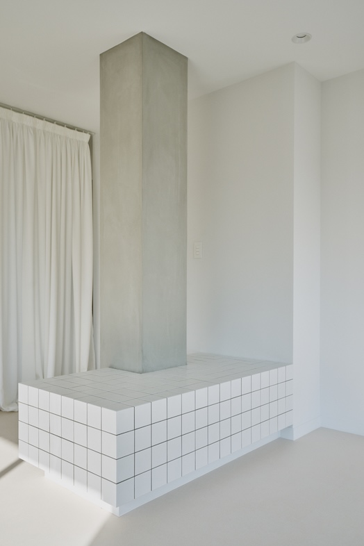 som studio shibuya｜コンクリ柱はアパレル小物やバッグ撮影、ブランドビジュアル撮影とも相性抜群