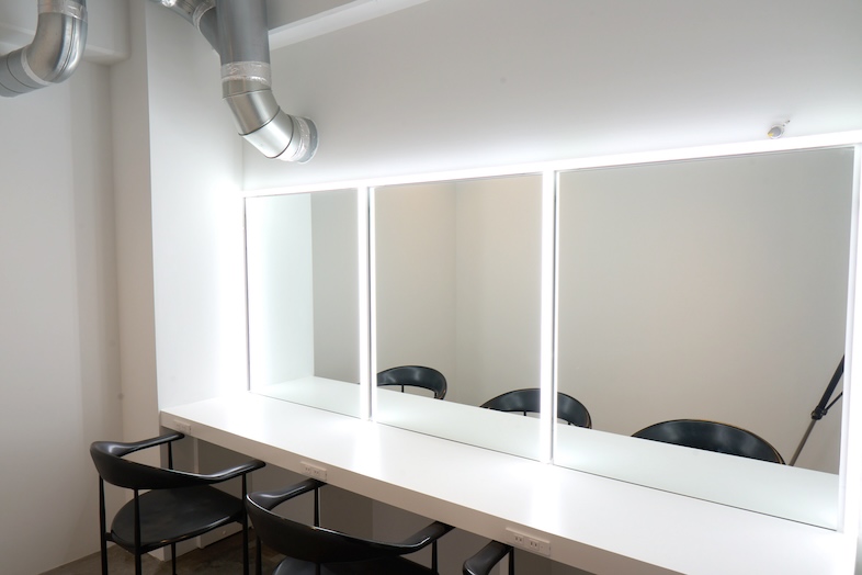 ライトスタジオ｜【Ast】複数人同時にお支度が可能