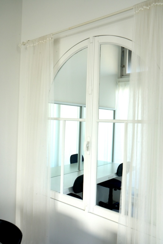 ライトスタジオ｜【Bst】控室の窓