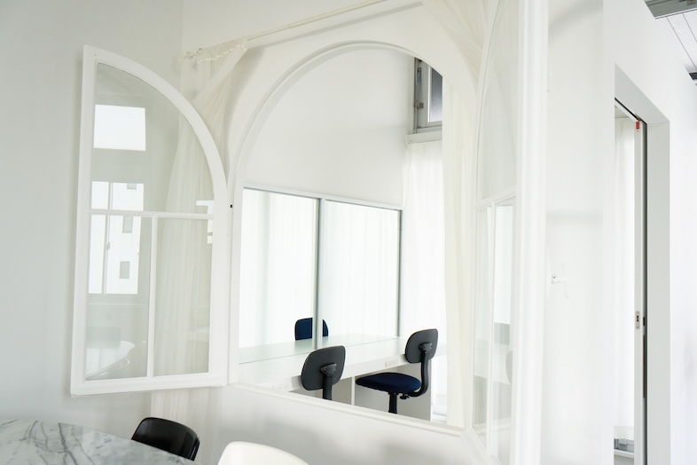 ライトスタジオ｜【Bst】両開きの窓