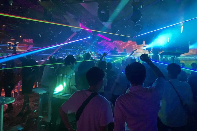 STUDIO CAMELOT｜大人数でのライブシーンや、パーティーシーンに最適