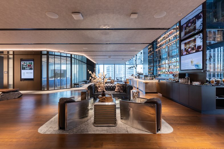 The Executive Centre　JPタワー｜オフィスの顔となるラウンジは海外輸入の家具が揃い他にはない空間に