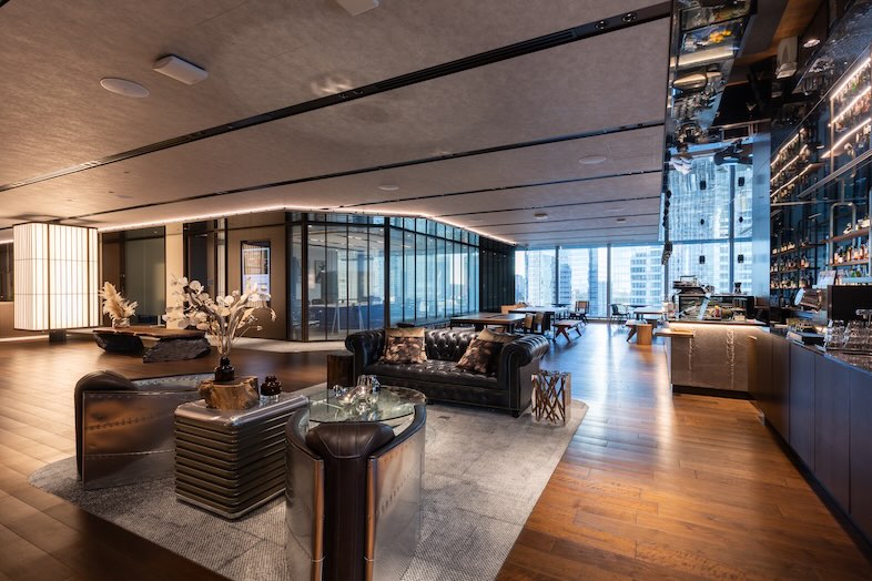 The Executive Centre　JPタワー｜東京駅直結・地上14階の眺望を活かし、CMやドラマでエグゼクティブの集うラウンジシーンをリアルに再現