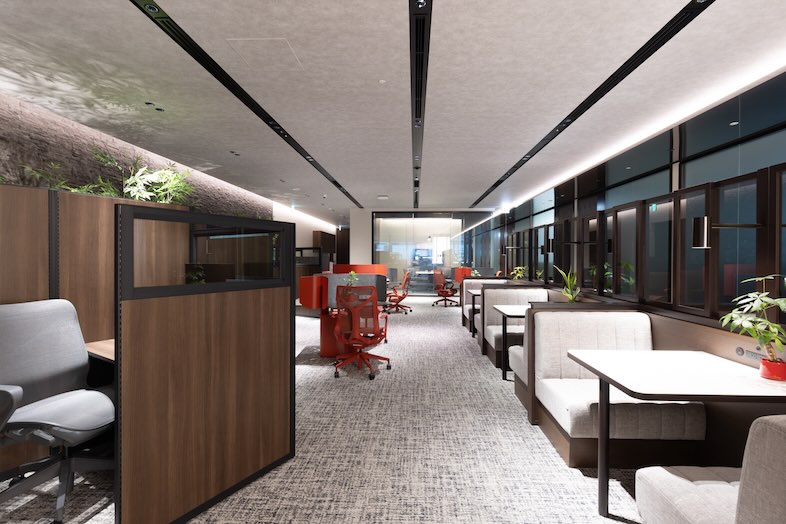 The Executive Centre　JPタワー｜ワークエリアはバランスよくデスクが配置されたデザイン性の高い空間に