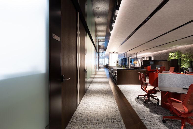 The Executive Centre　JPタワー｜長い通路やラウンジなどの共有部が使用できファッション誌のワンシーンにも