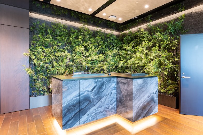 The Executive Centre　JPタワー｜ホテルやオフィスビル、マンションでのコンシェルジュデスクとして見立てた撮影も