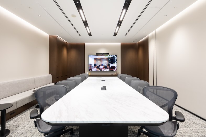 The Executive Centre　JPタワー｜引きで構える余裕があるため、向き合ったアングルも楽々