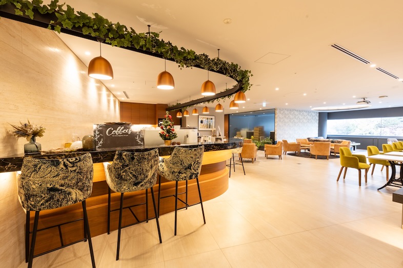 The Executive Centre　目黒アルコタワー｜ラウンジ全体を見渡せる構図